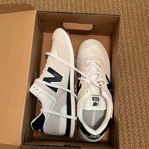 Brand new men’s new balance sneakers. Never worn!